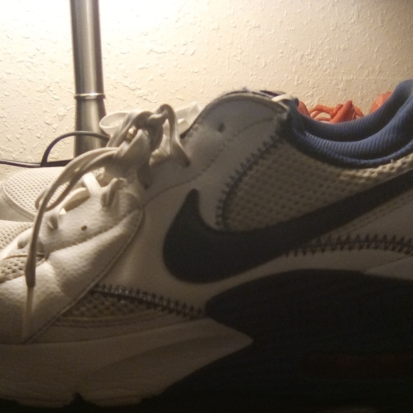 Shoes and other clothes - Picture 3 of 6